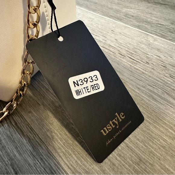 Chinese Takeout Box Fun Cute
Purse Crossbody with Gold chain NWT - Picture 4 of 8